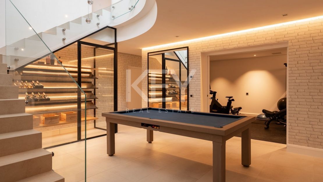 Elegante villa en Los Flamingos con vistas al mar