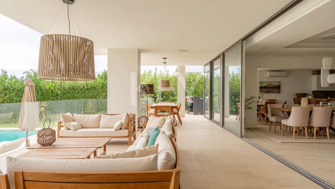 Elegante villa en Los Flamingos con vistas al mar