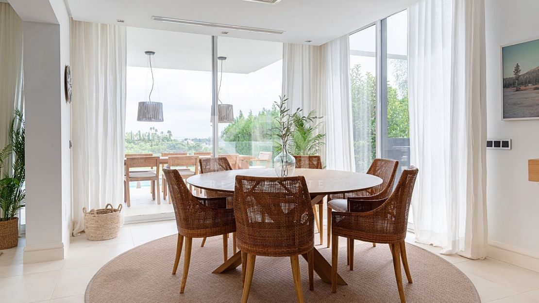 Elegante villa en Los Flamingos con vistas al mar