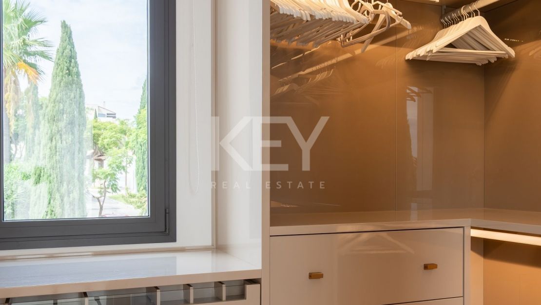 Elegante villa en Los Flamingos con vistas al mar