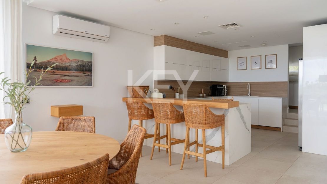 Elegante villa en Los Flamingos con vistas al mar