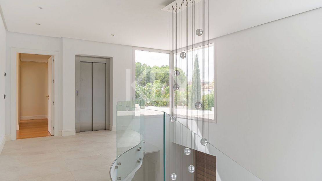 Elegante villa en Los Flamingos con vistas al mar