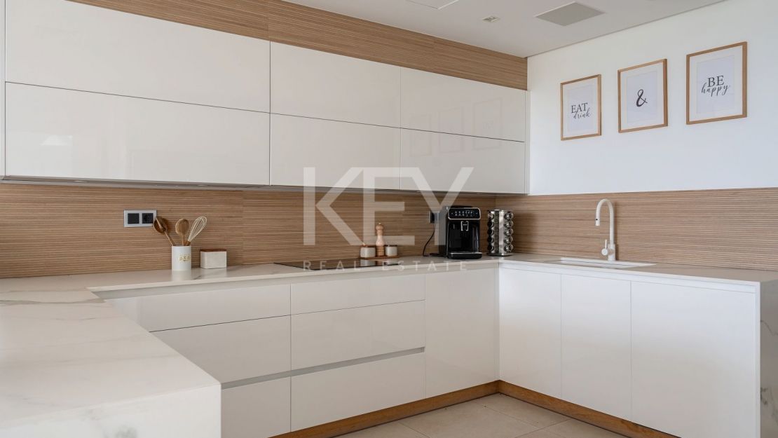 Elegante villa en Los Flamingos con vistas al mar