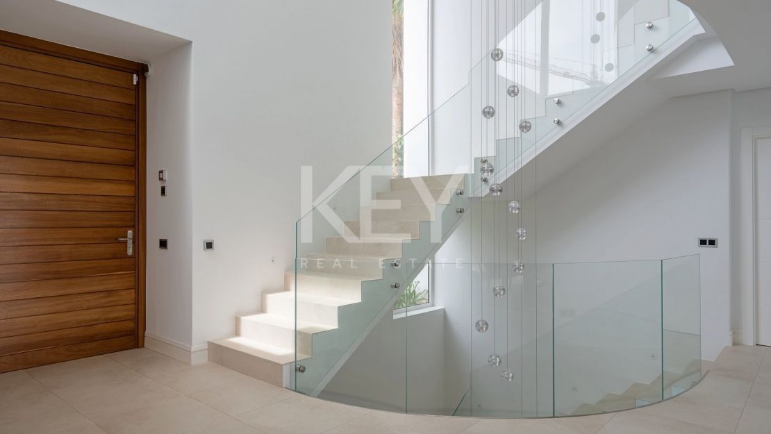 Elegante villa en Los Flamingos con vistas al mar