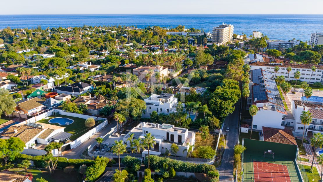 Современная вилла с четырьмя спальнями в Гвадальмина-Баха рядом с полем для гольфа и пляжем