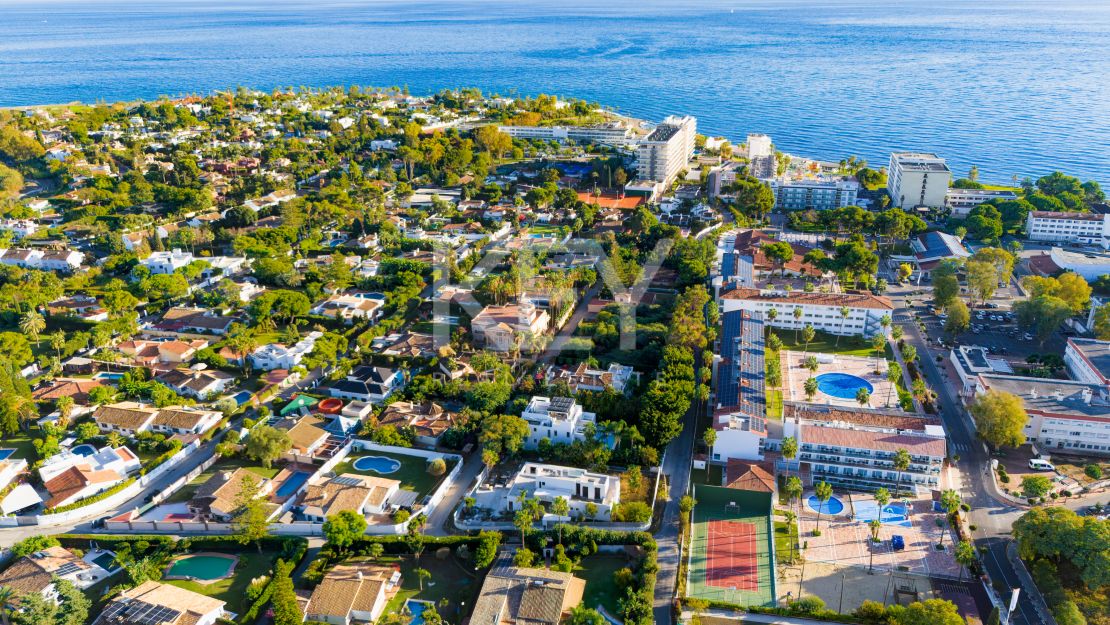 Современная вилла с четырьмя спальнями в Гвадальмина-Баха рядом с полем для гольфа и пляжем