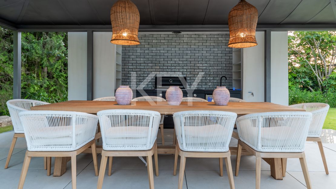 Элегантная вилла Solana рядом с Atalaya Gol с современным комфортом и стилем