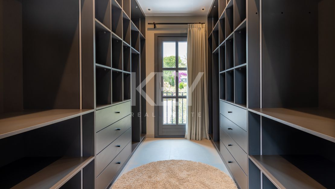 Элегантная вилла Solana рядом с Atalaya Gol с современным комфортом и стилем