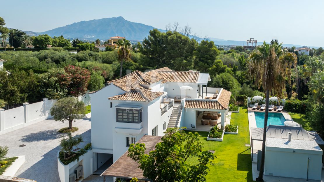 Элегантная вилла Solana рядом с Atalaya Gol с современным комфортом и стилем