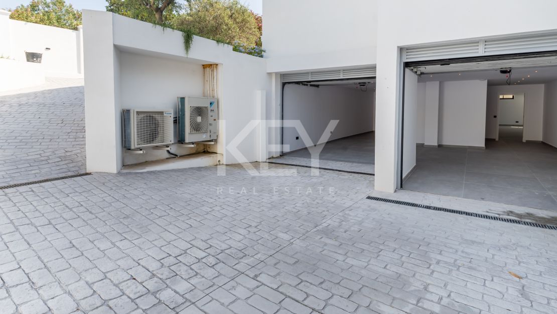 Элегантная вилла Solana рядом с Atalaya Gol с современным комфортом и стилем