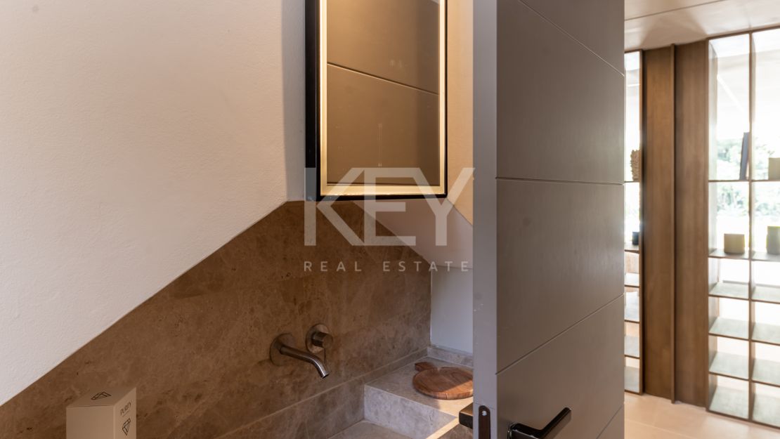 Элегантная вилла Solana рядом с Atalaya Gol с современным комфортом и стилем