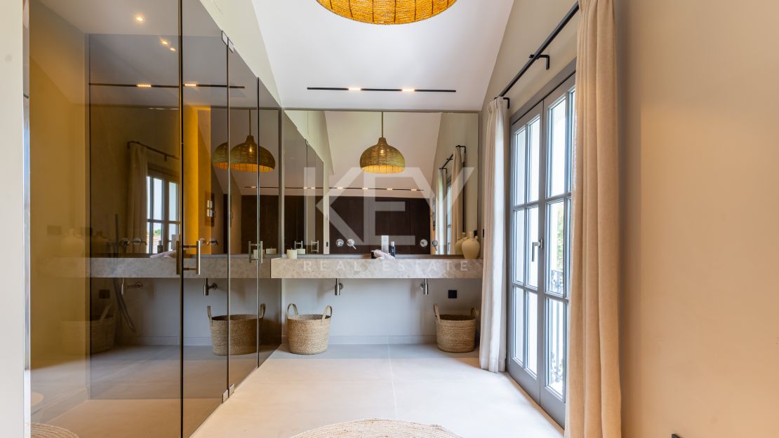 Элегантная вилла Solana рядом с Atalaya Gol с современным комфортом и стилем