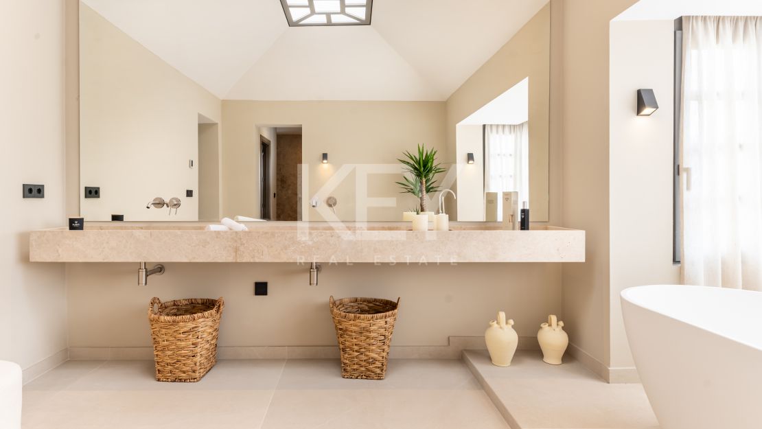 Элегантная вилла Solana рядом с Atalaya Gol с современным комфортом и стилем