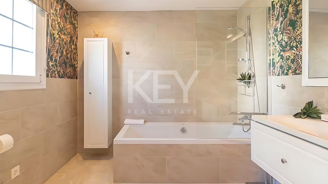 Modern villa in Paraiso Alto offering privacy, comfort, and sea views