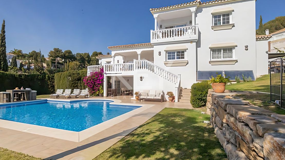 Modern villa in Paraiso Alto offering privacy, comfort, and sea views