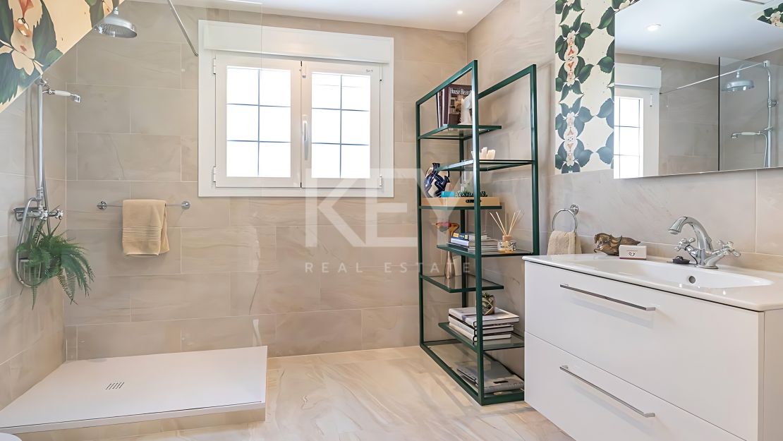 Modern villa in Paraiso Alto offering privacy, comfort, and sea views