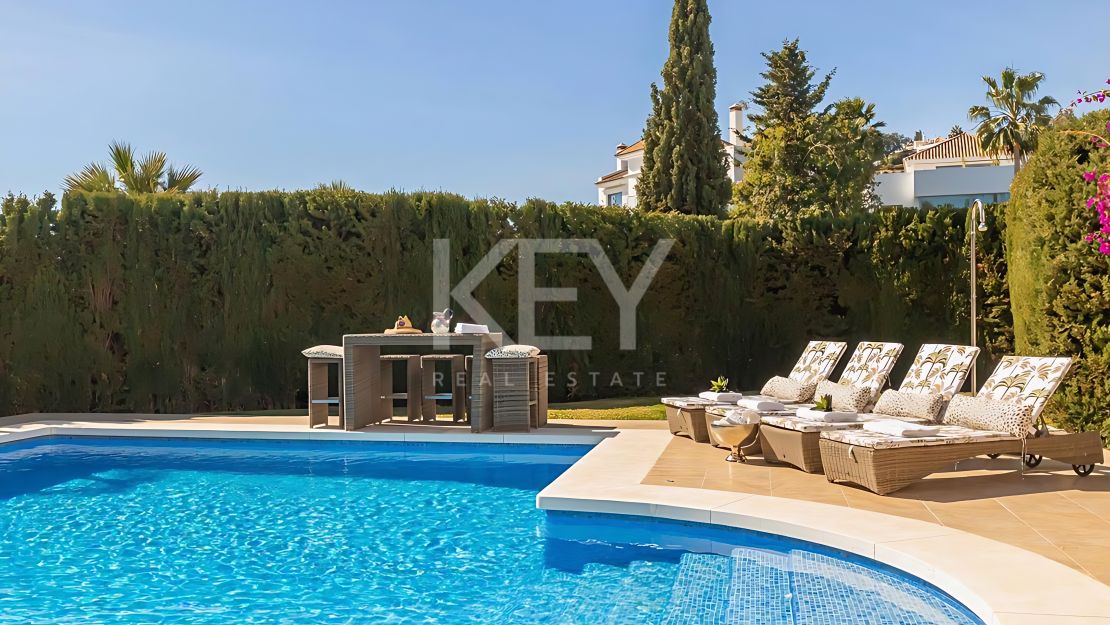 Modern villa in Paraiso Alto offering privacy, comfort, and sea views