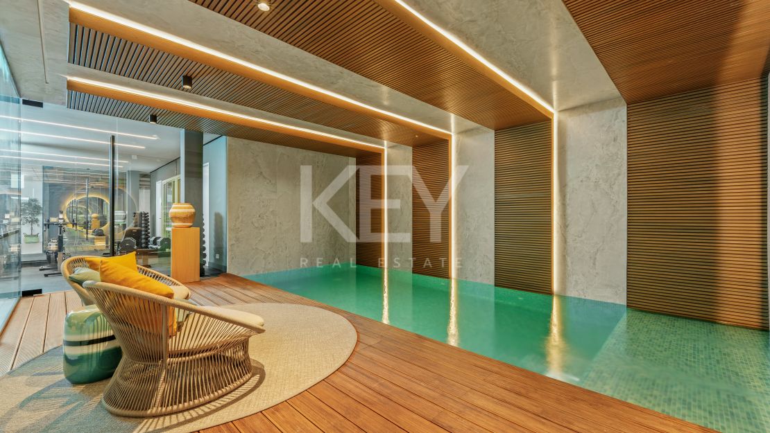 Современная вилла с видом на море и горы в Бенахависе