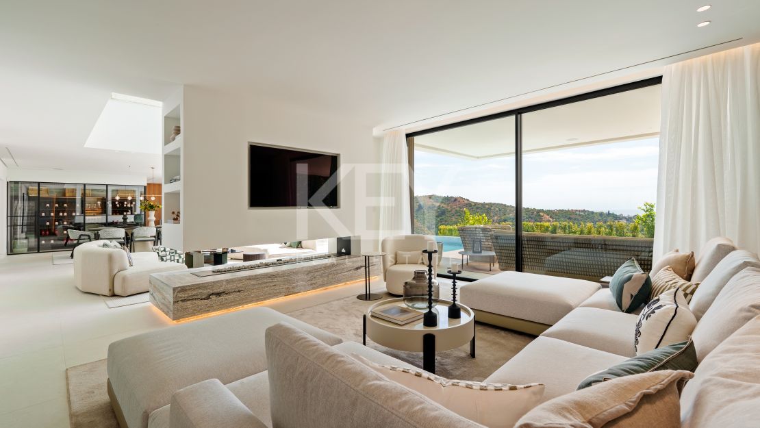 Современная вилла с видом на море и горы в Бенахависе
