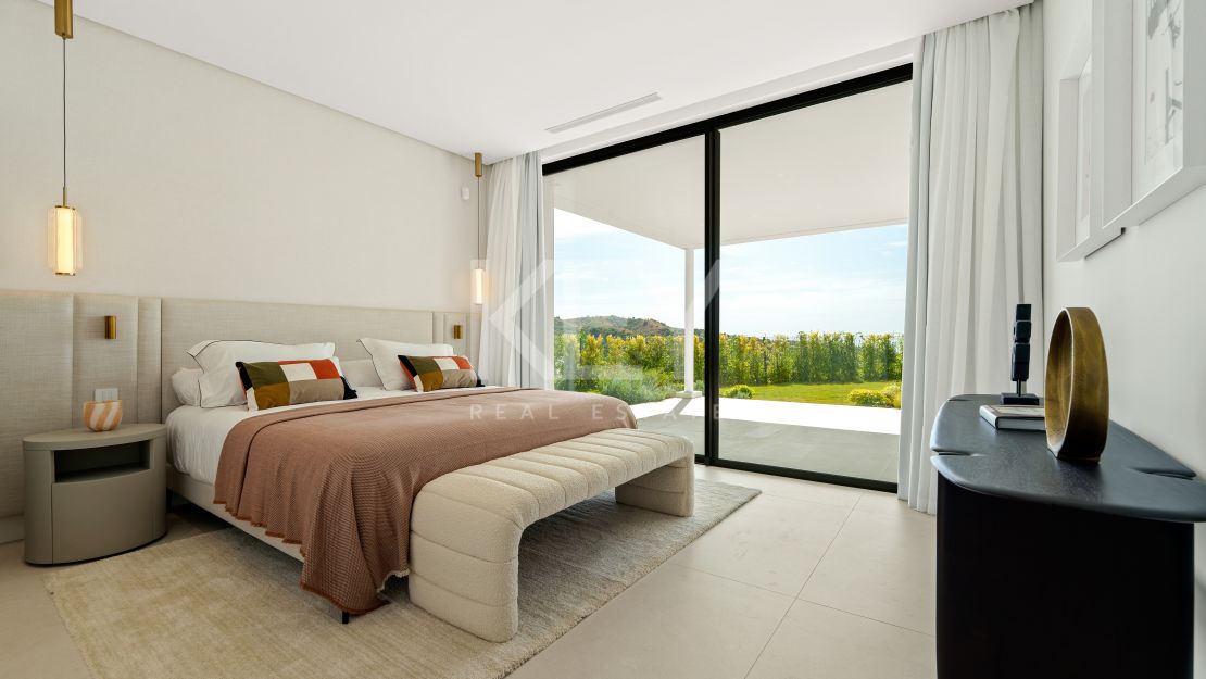 Современная вилла с видом на море и горы в Бенахависе