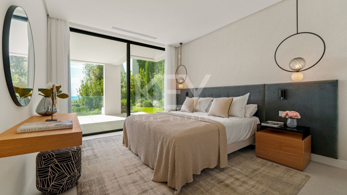 Современная вилла с видом на море и горы в Бенахависе