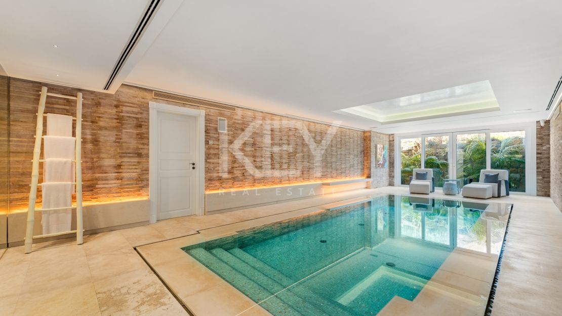 Elegant Classic Villa with Panoramic Sea Views in Sierra Blanca