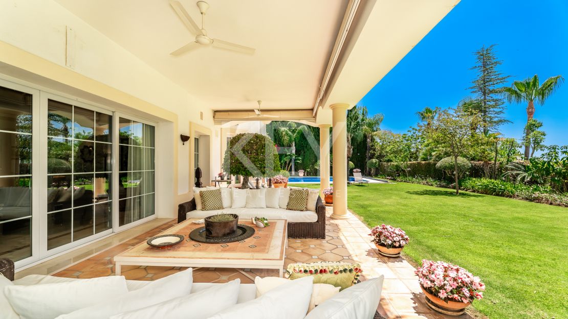 Elegant Classic Villa with Panoramic Sea Views in Sierra Blanca