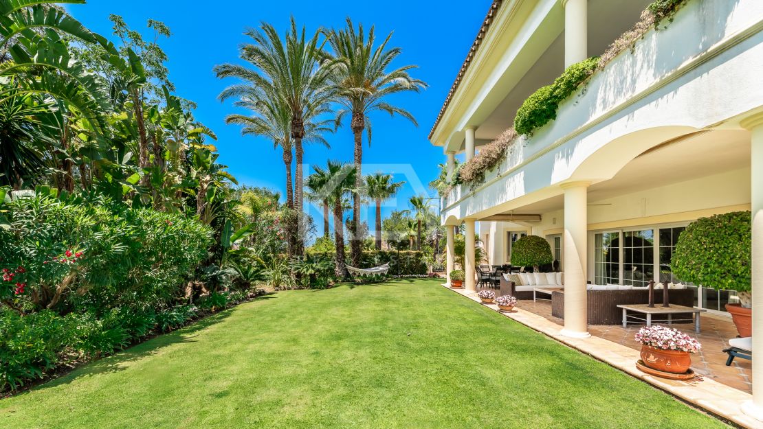 Elegant Classic Villa with Panoramic Sea Views in Sierra Blanca