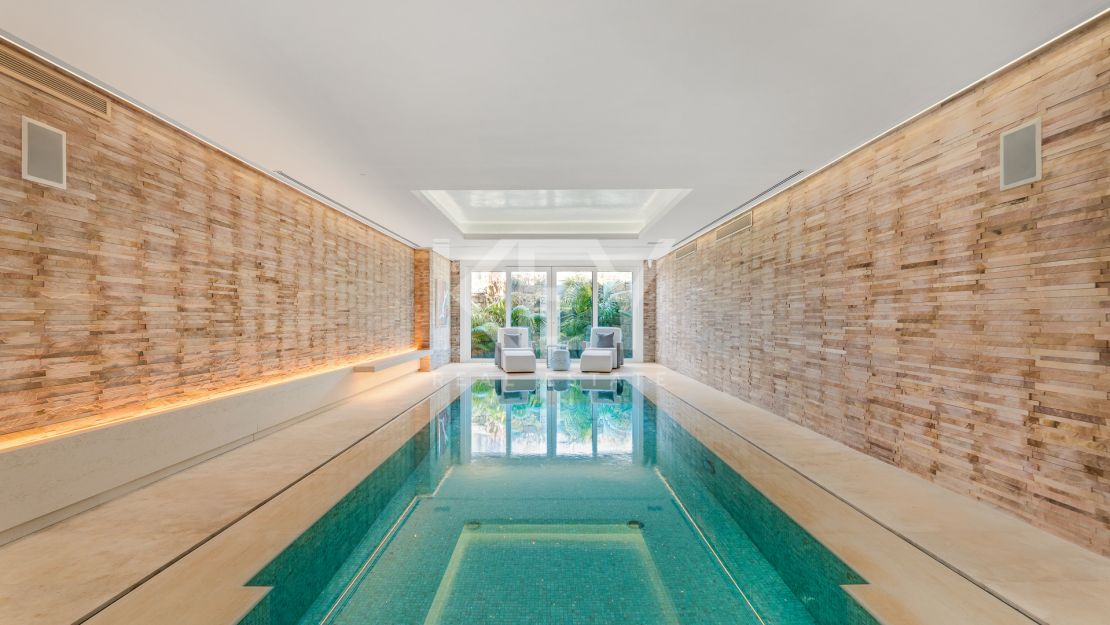 Elegant Classic Villa with Panoramic Sea Views in Sierra Blanca