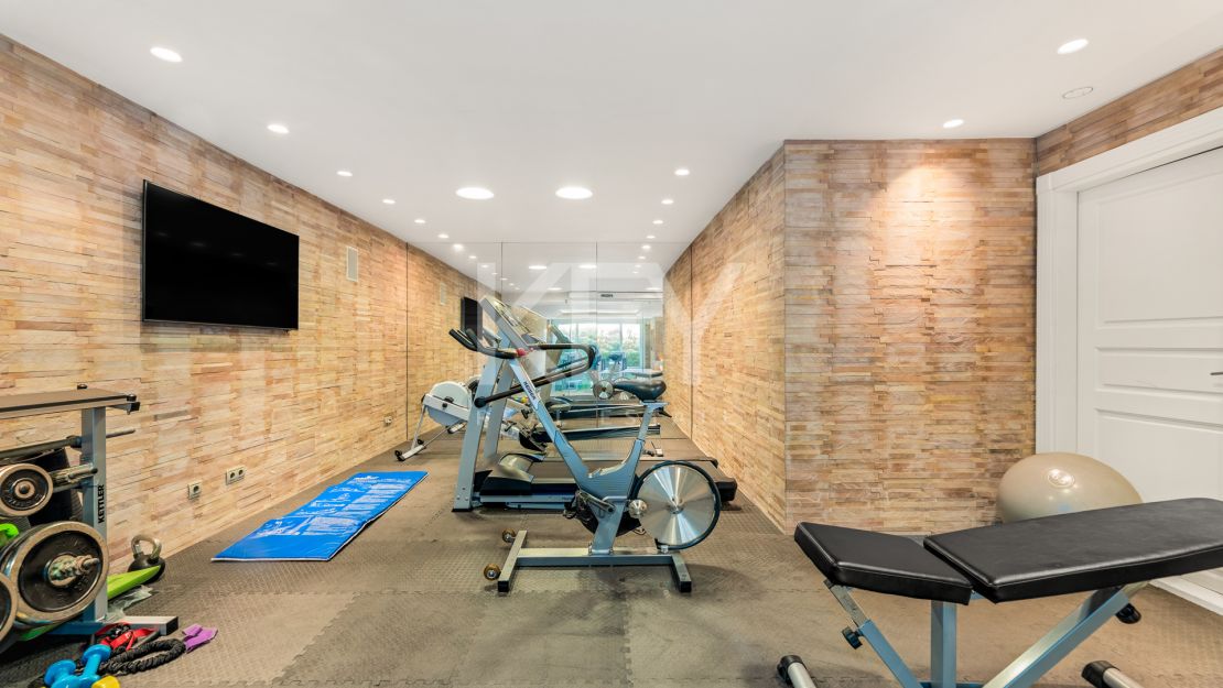 Elegant Classic Villa with Panoramic Sea Views in Sierra Blanca