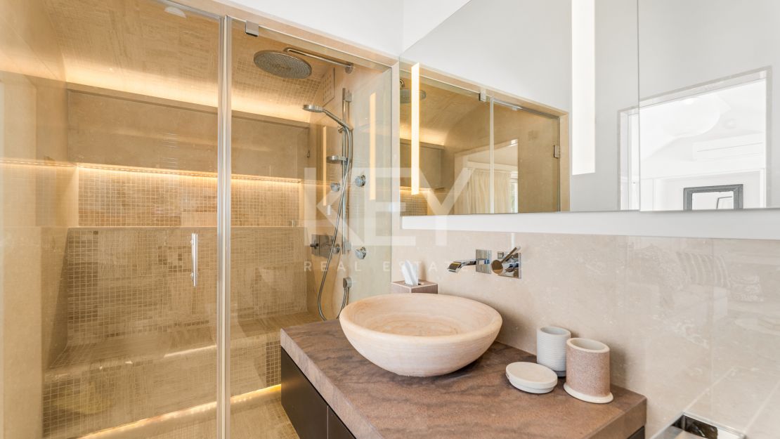 Elegant Classic Villa with Panoramic Sea Views in Sierra Blanca