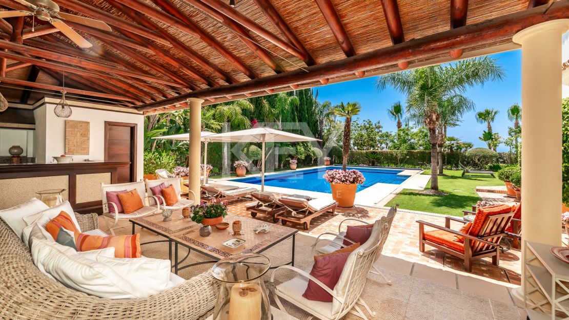 Elegant Classic Villa with Panoramic Sea Views in Sierra Blanca