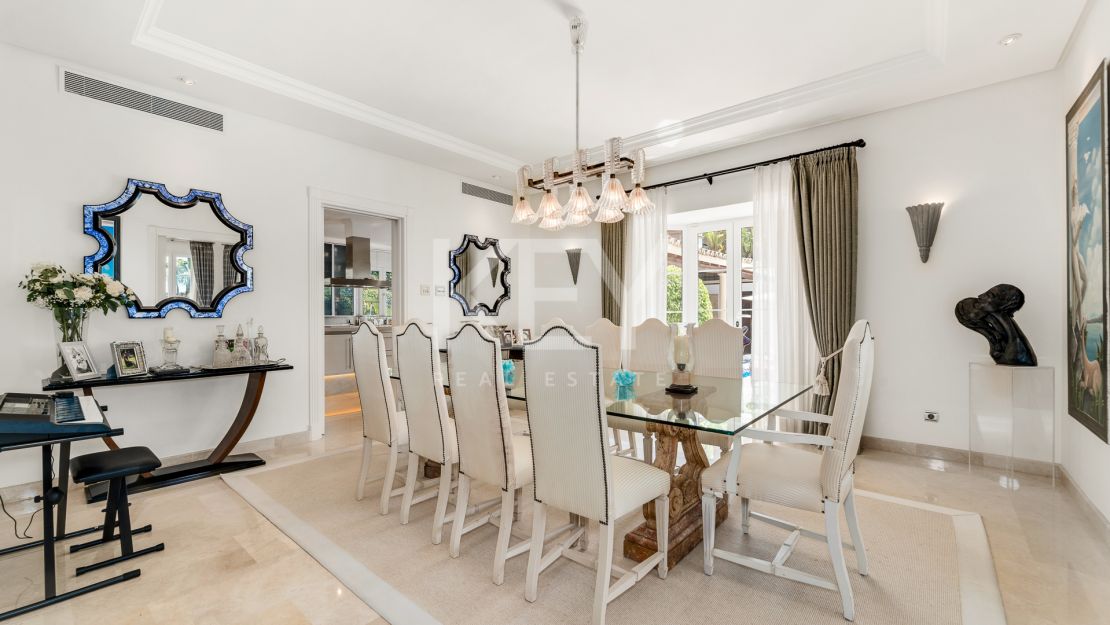 Elegant Classic Villa with Panoramic Sea Views in Sierra Blanca