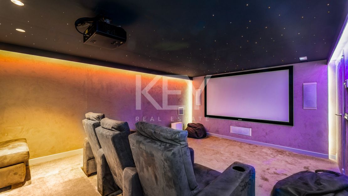 Elegant Classic Villa with Panoramic Sea Views in Sierra Blanca