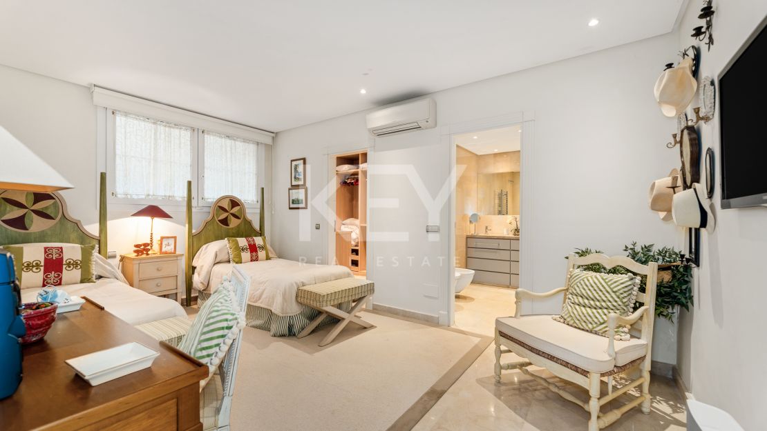 Elegant Classic Villa with Panoramic Sea Views in Sierra Blanca