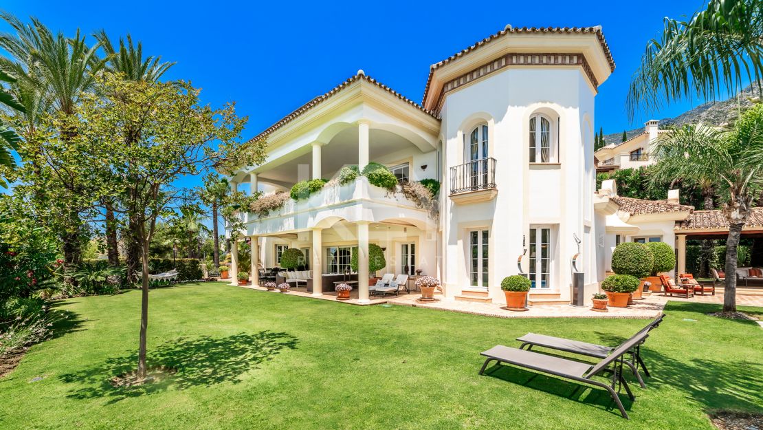 Elegant Classic Villa with Panoramic Sea Views in Sierra Blanca