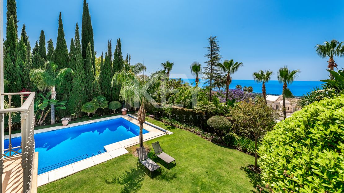 Elegant Classic Villa with Panoramic Sea Views in Sierra Blanca