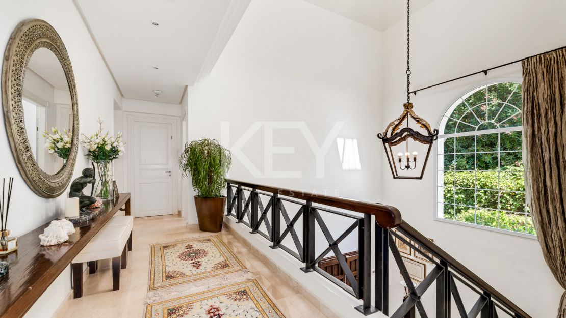 Elegant Classic Villa with Panoramic Sea Views in Sierra Blanca