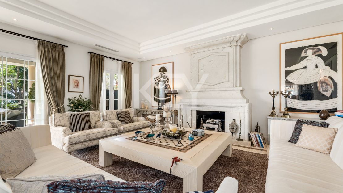 Elegant Classic Villa with Panoramic Sea Views in Sierra Blanca