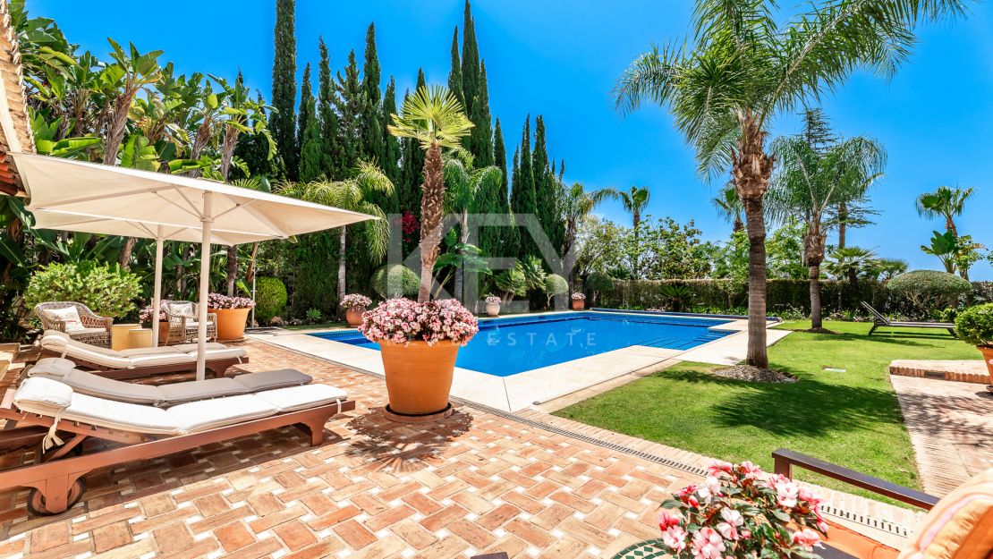 Elegant Classic Villa with Panoramic Sea Views in Sierra Blanca