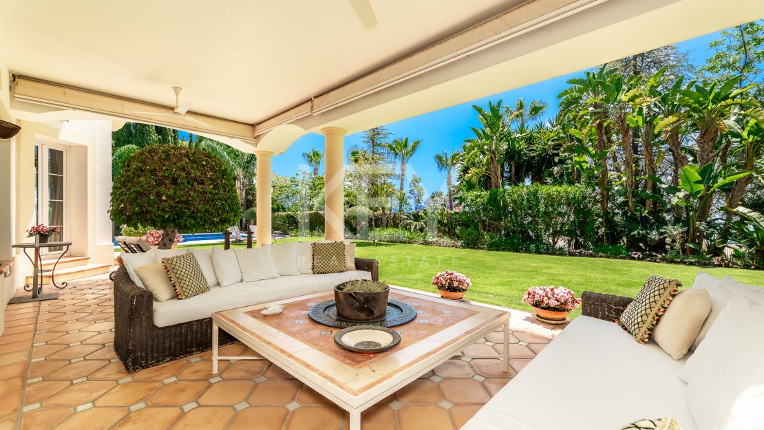 Elegant Classic Villa with Panoramic Sea Views in Sierra Blanca