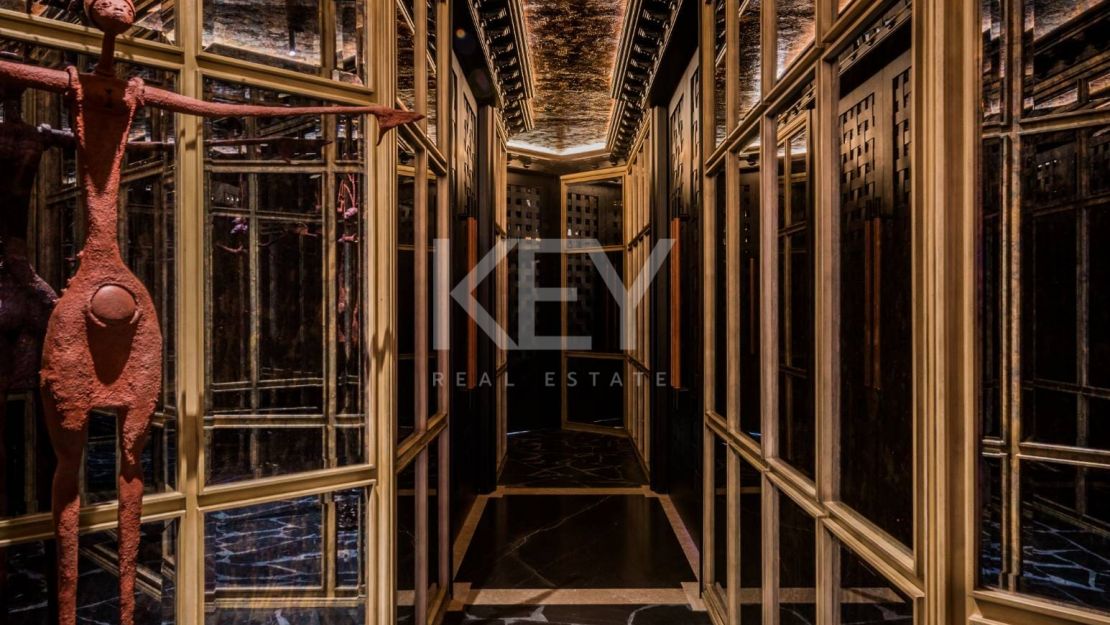 Icónico ático dúplex en primera línea de playa, Milla de Oro de Marbella