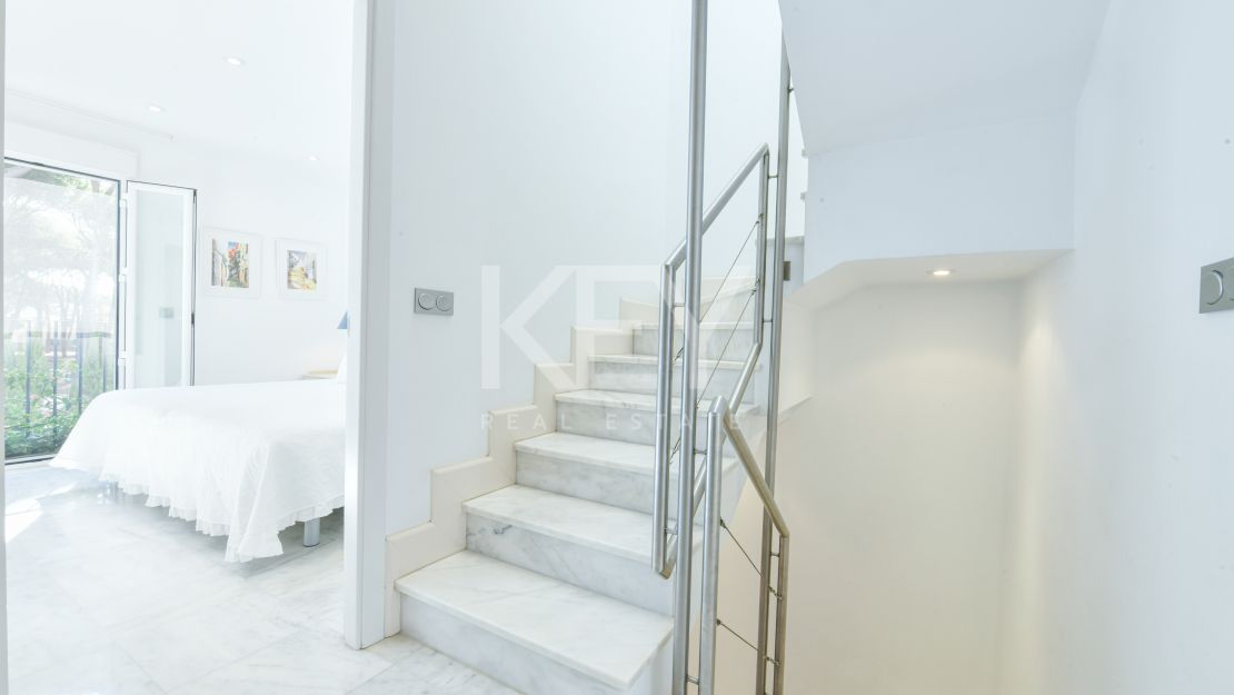 Stunning luxury beachside townhouse in Marbellamar, Marbella's Golden Mile