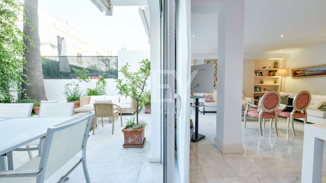 Stunning luxury beachside townhouse in Marbellamar, Marbella's Golden Mile