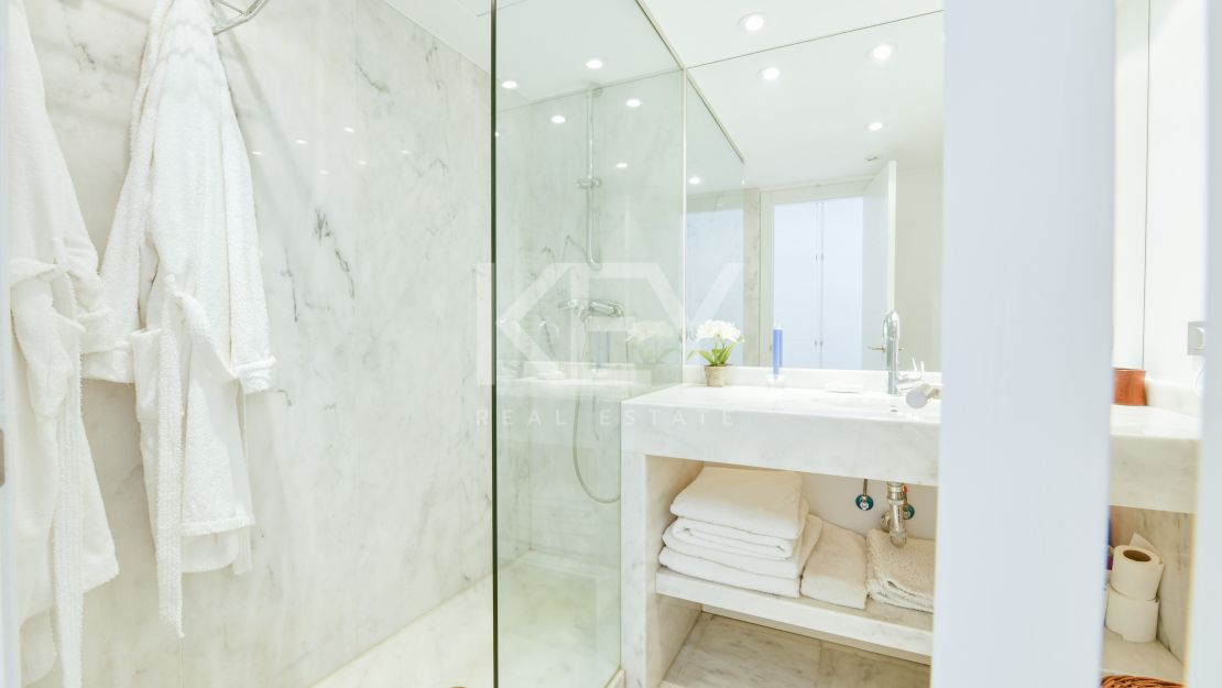 Stunning luxury beachside townhouse in Marbellamar, Marbella's Golden Mile