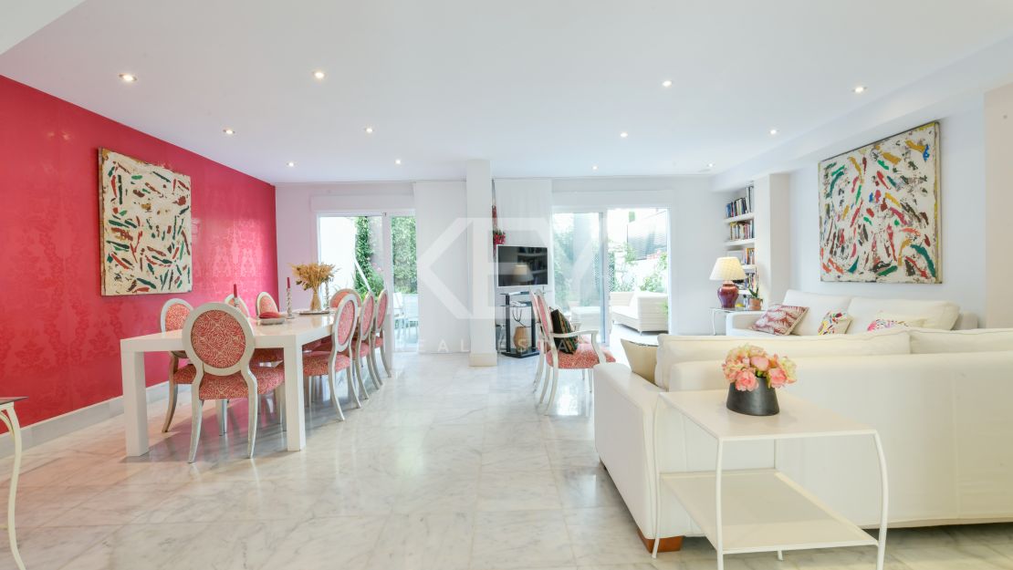 Stunning luxury beachside townhouse in Marbellamar, Marbella's Golden Mile