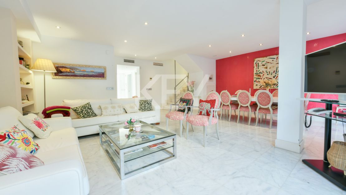 Stunning luxury beachside townhouse in Marbellamar, Marbella's Golden Mile