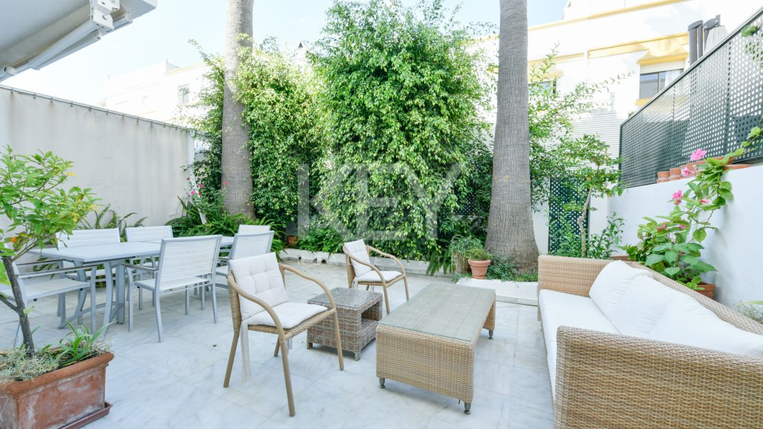 Stunning luxury beachside townhouse in Marbellamar, Marbella's Golden Mile