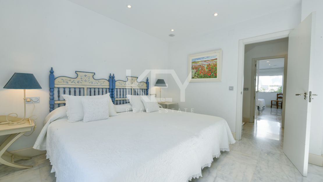 Stunning luxury beachside townhouse in Marbellamar, Marbella's Golden Mile