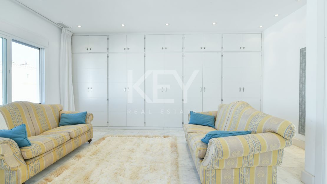 Stunning luxury beachside townhouse in Marbellamar, Marbella's Golden Mile